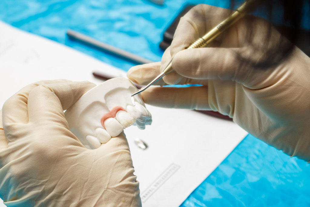 Биоэстетические  адгезивные реставрации передних зубов:  реабилитация улыбки прямыми реставрациями  с минимально инвазивным подходом,  восстановление эдодонически обработанных  зубов