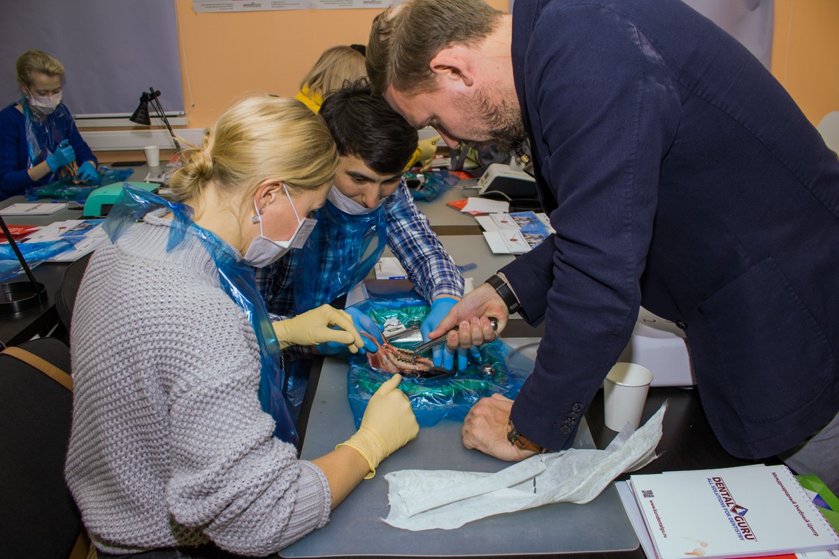 21 ноября 2019: курс Камиля Наильевича Хабиева «Атравматичное удаление зубов и методики наложения швов».